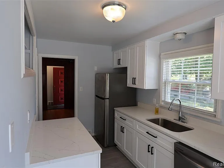 4121 Seminole Dr — Photo 30