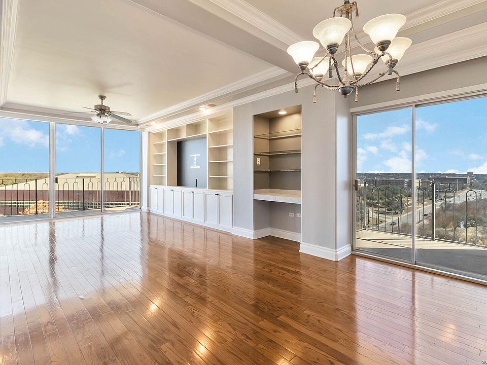1st image of 700 E hildebrand #703