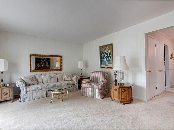 2nd image of 29479 Woodway Dr