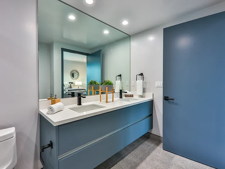 900 N Wilcox Ave #105 — Photo 30