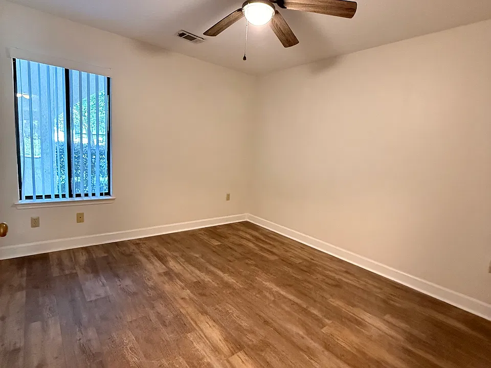 107 Westlake Ct