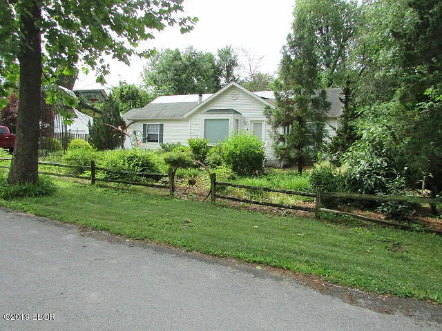 1305 W North St photo 1