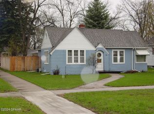 728 S 9th St, Grand Forks, ND 58201