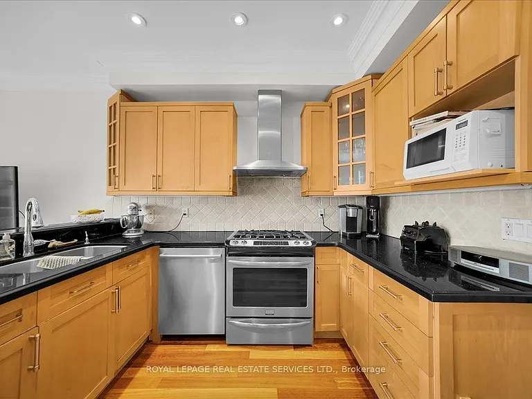 85 Bedford Park Ave — Photo 11