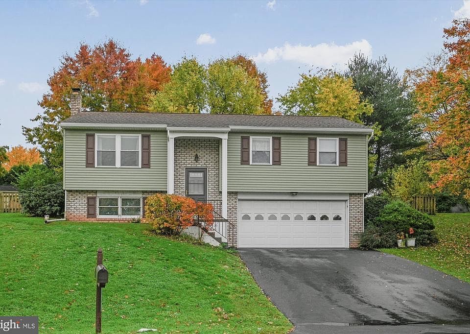 1st image of 975 Daniel Dr