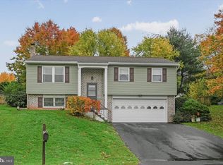 975 Daniel Dr, Stevens, PA 17578
