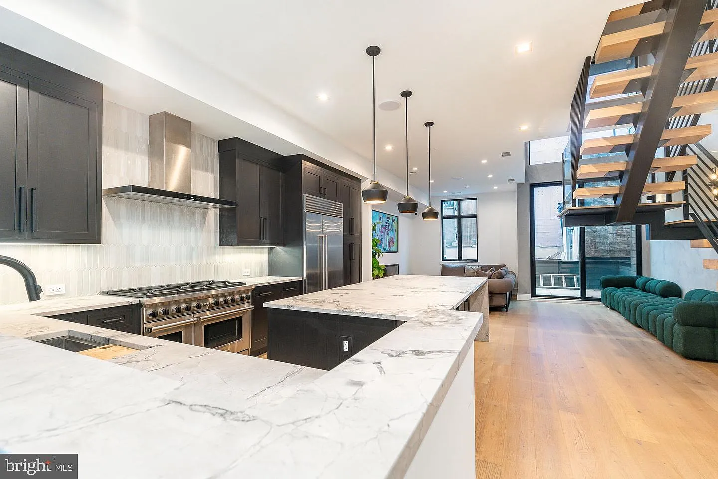 4 bed, 7.0 bath, 5200 sqft, $18,000 — Photo 1