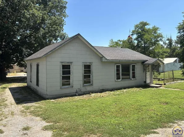 330 Pine St, Cottonwood Falls, KS 66845