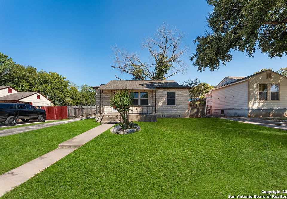 1st image of 211 BONNELL DR