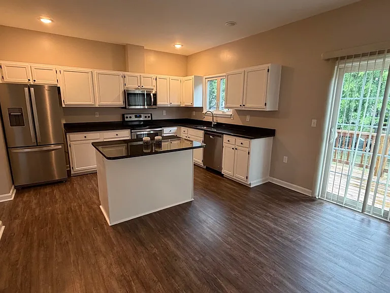 2361 Laconia Ct — Photo 5