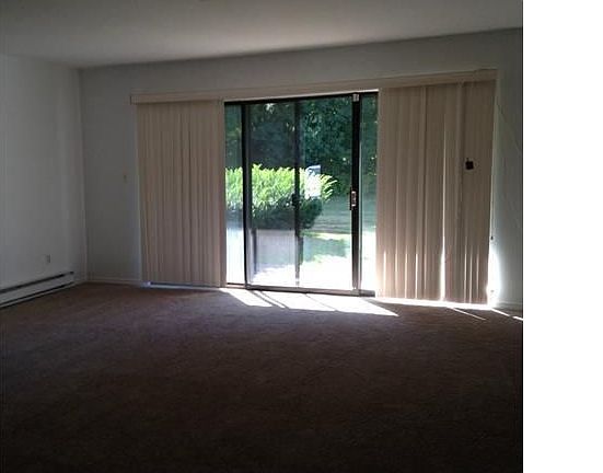 3rd image of 133 Candlewood Dr
