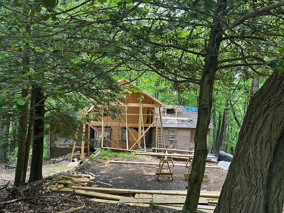 1st image of 142 Chestnut Oak Point