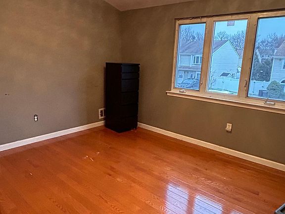 5th image of 117 Gauldy Ave