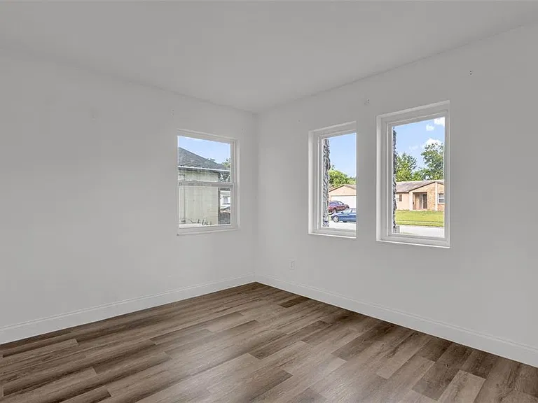 2433 Benjamin Dr — Photo 13