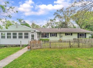 11355 Riverbank Ln, Pinckney, MI