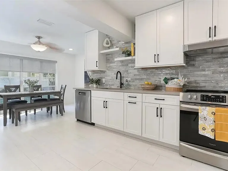 4014 W Palmira Ave — Photo 10