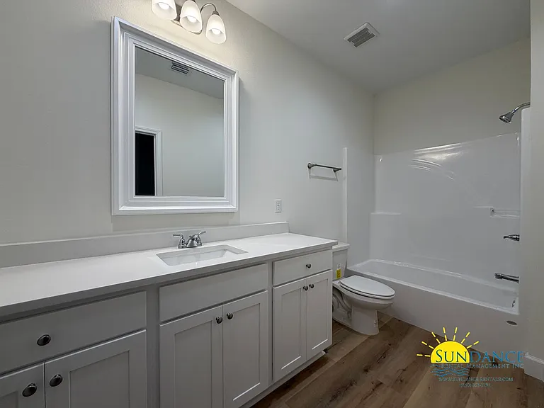 688 Reeves Dr #B — Photo 9