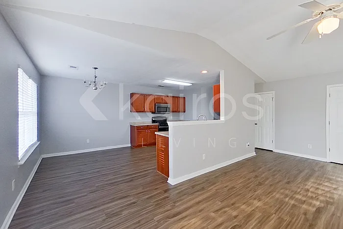 261 Alexander Pointe Dr — Photo 5