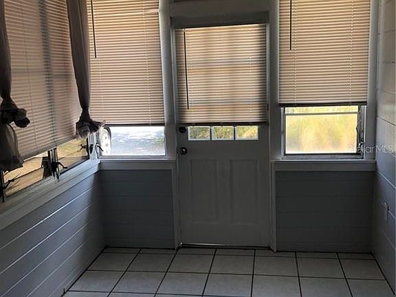 3rd image of 3915 Iroquois Ave