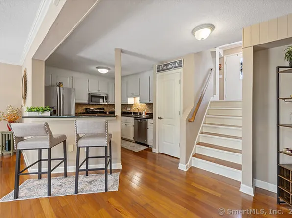 747 West Main Street APT F, Cheshire, CT 06410