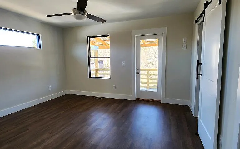 615 Salem Heights Ln — Photo 3