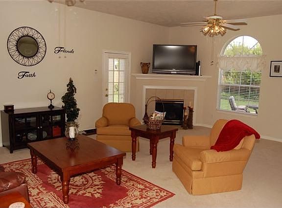 4th image of 422 Jessamine Way