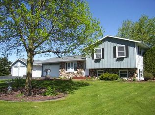 W10274 School Rd, Hortonville, WI 54944