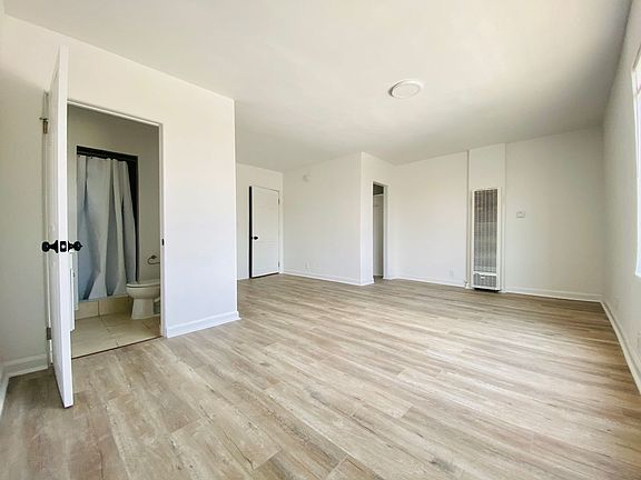 4th image of 3551-3557 S Western Ave #2