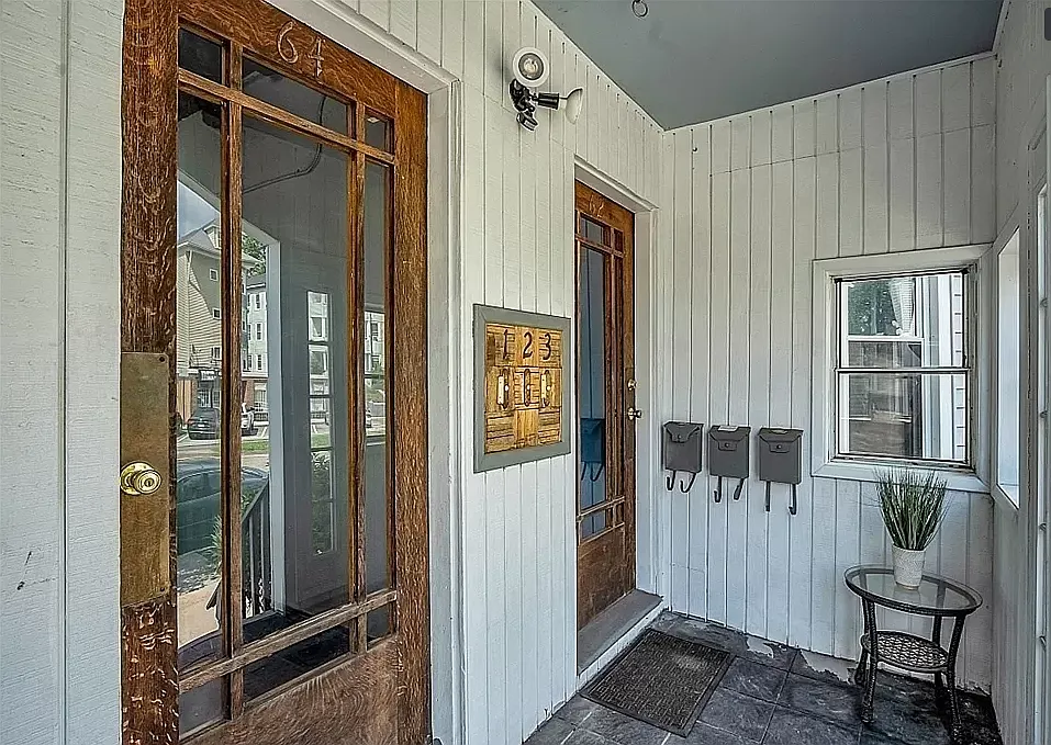 4 bed, 1300 sqft, $2,600 — Photo 2