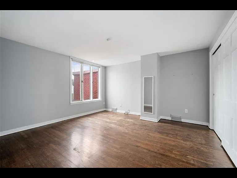 6412 Howe St #1 — Photo 22
