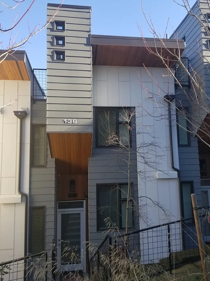 Spacious and modern townhome in Downtown Bellevue — Photo 2