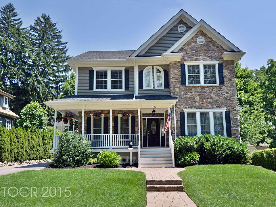 1st image of 126 Irving St