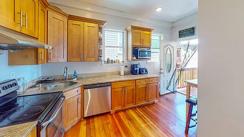 16 Carpenter St Photo 1