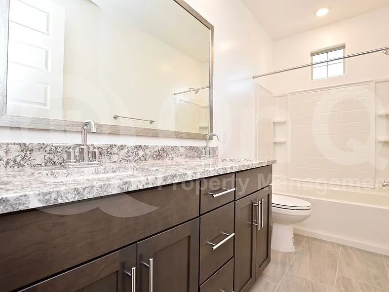 1078 E Sabino Dr — Photo 15