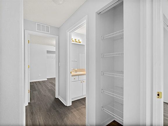 5th image of 108 Wheatfield Dr