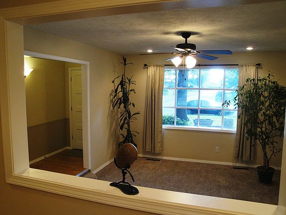 Formal Living & Entry