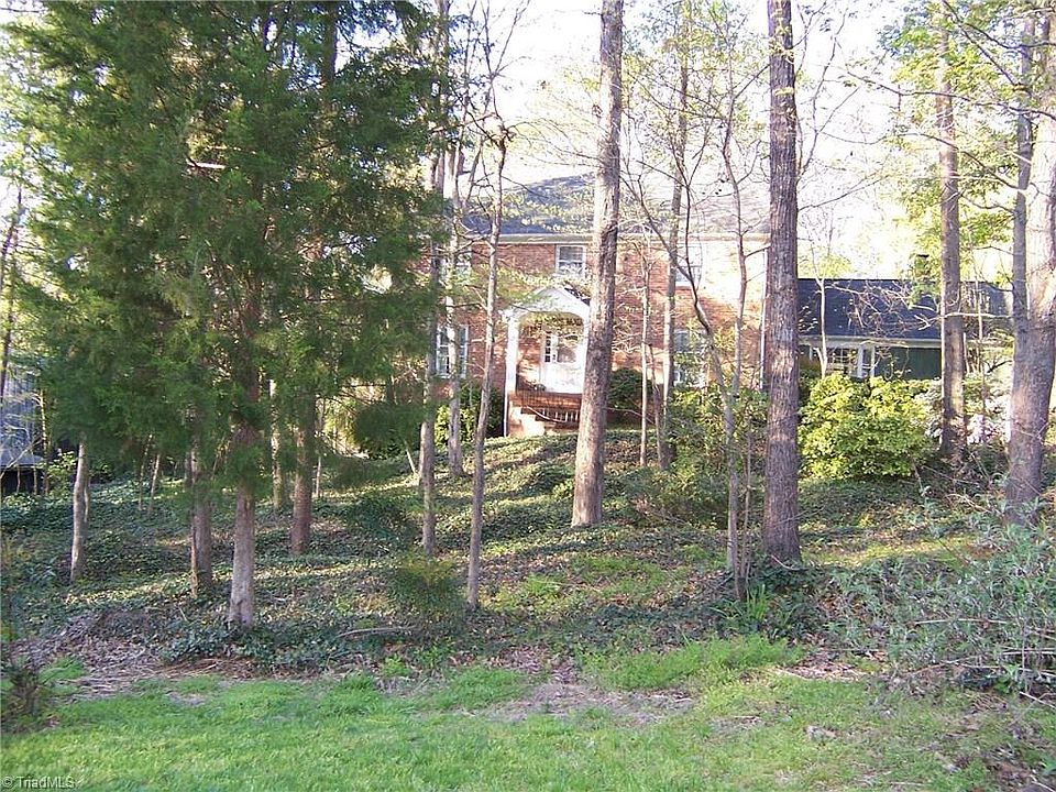 2nd image of 402 Thornwood Rd