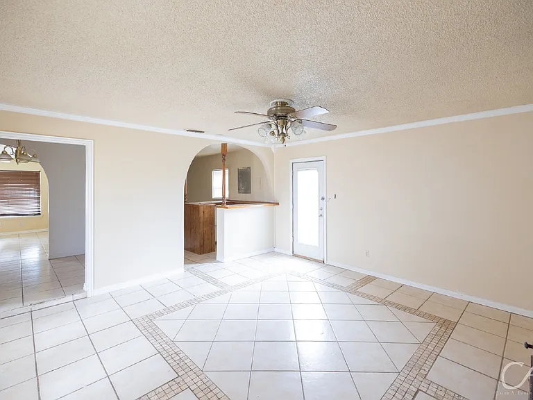2902 Bennett Dr — Photo 10