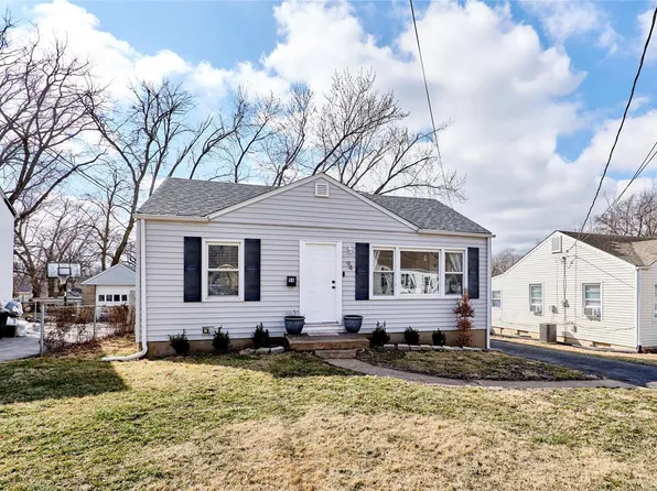 94 Reasor Dr, Saint Louis, MO 63135