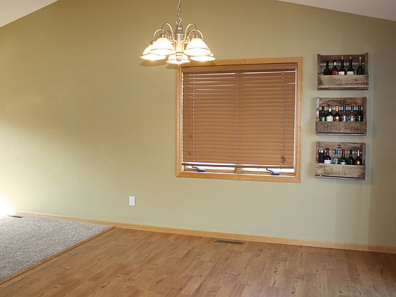 5th image of 312 Glenmeadow St