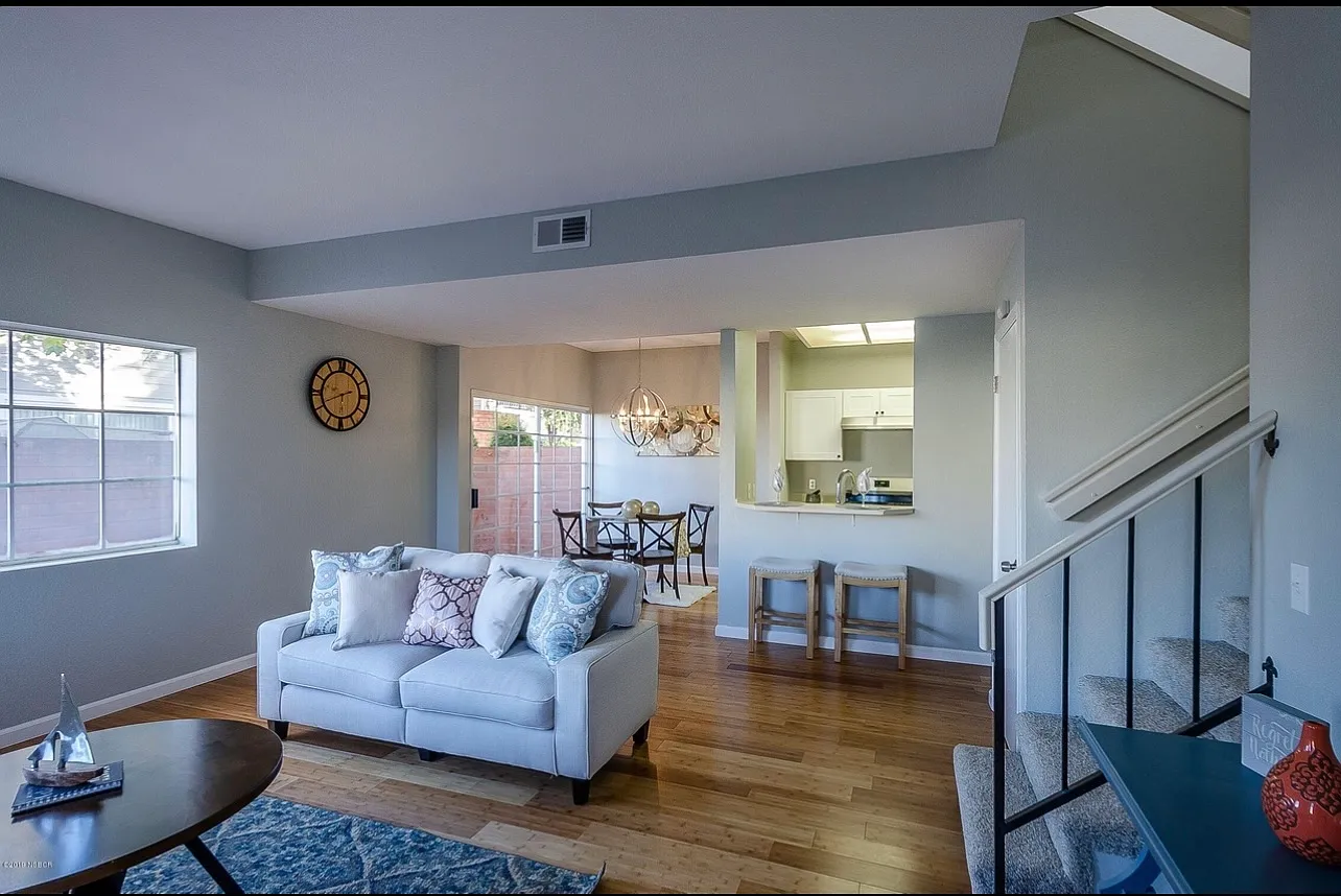 2 bed, 2.5 bath, 1047 sqft, $2,800 — Photo 3