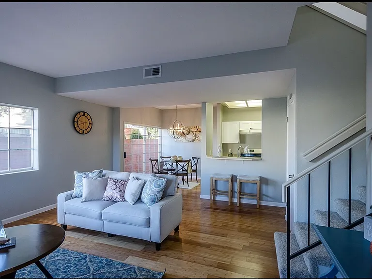2412 Village Grn — Photo 3