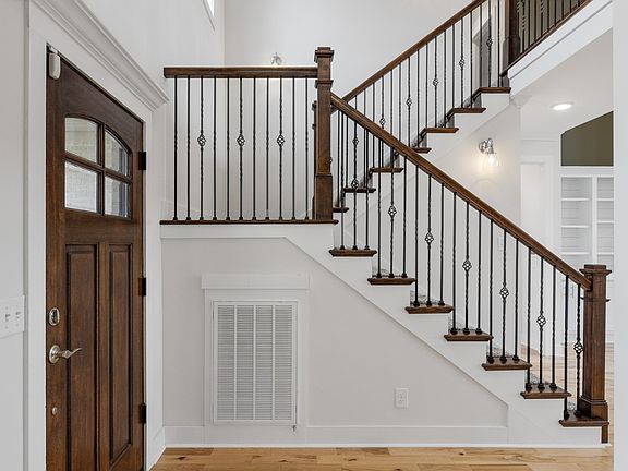 5th image of 1036 Chagford Dr