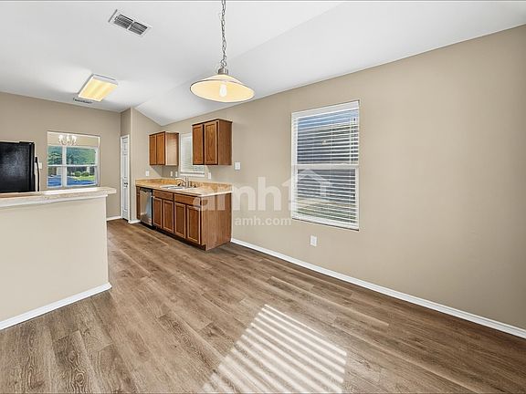 5th image of 1925 Beach Dr