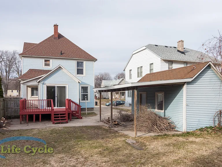 138 Travis St NE — Photo 14