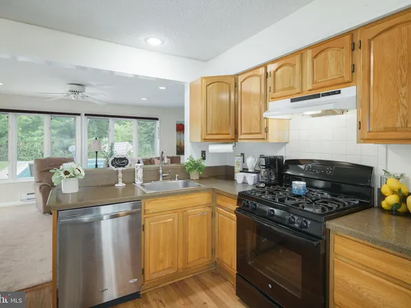 215 Kingsley Rd, Cherry Hill, NJ 08034