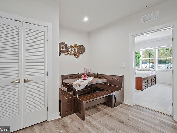 4th image of 10401 Resort Rd #F
