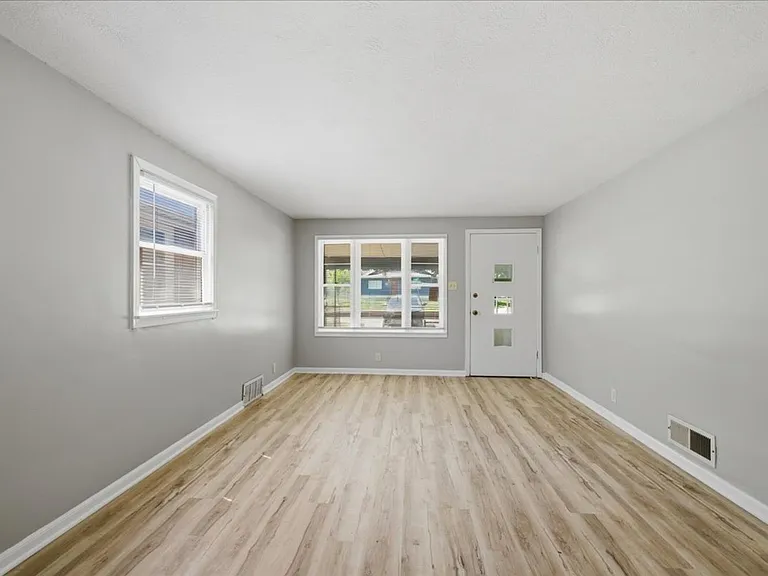 5010 Brookville Rd — Photo 3