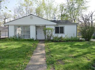 28 Meadowlark Ln, Carpentersville, IL 60110