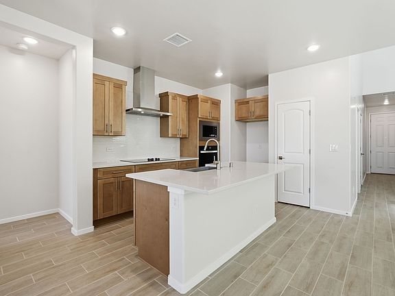 4th image of 6532 Newcastle Ave